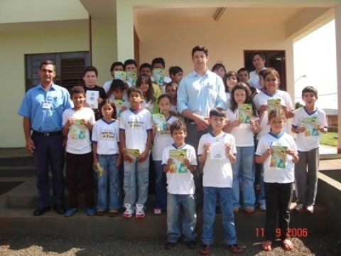 Alunos do Programa Pingo D água visitam o SAMAE